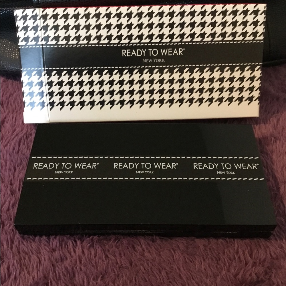 New Ready To Wear Contour Finish Powder, NIB